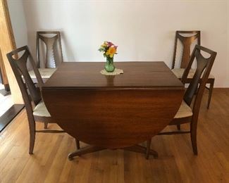 This is an interesting set….a mix of traditional(table) and mid century(chair backs)..never seen anything like it.