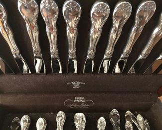 Pretty flatware set