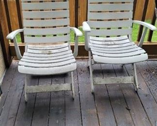 Pair of Collapsible Lawn Chairs