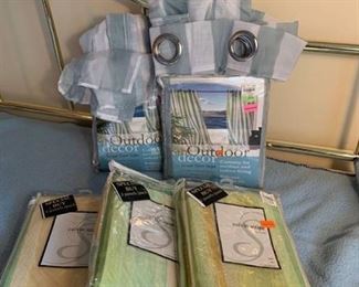 Lot of 5 curtain sets