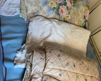 Lot of 4 bedspreads