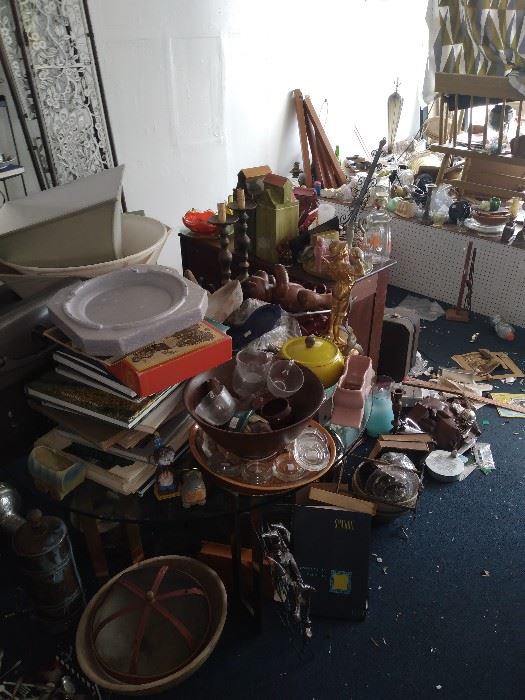 1000 sq full of items. The store have been abandoned for years so it is a diggin for a treasure sale.bulk prices too