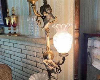 Suspension pole lamp with cherubs