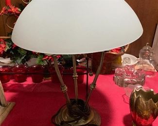 Vintage table lamp, ashtrays