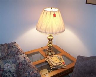 OAK & GLASS LAMP TABLE & BRASS LAMP