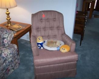 RECLINER & STUFFED TOYS