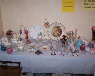 TABLE OF SMALLS:  FENTON, CUPS & SAUCERS, BLOWN GLASS ORNAMENTS & MISC.