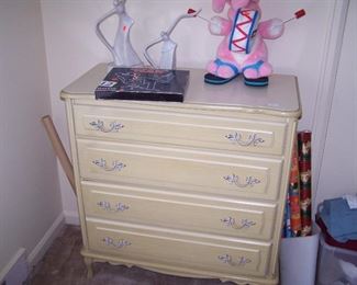 FRENCH PROVINCIAL FOUR-DRAWER CHEST