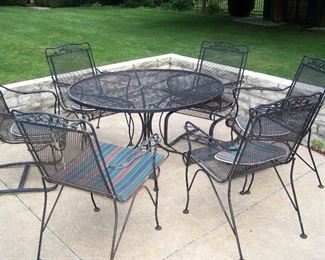 PATIO TABLE & CHAIRS