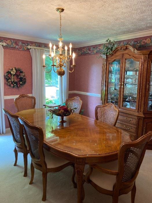 Thomasville Dining Room Table and Chairs