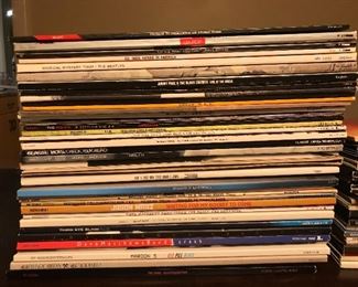 60 vinyl records. Message me for the inventory list. 