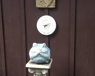 Outdoor Garden Sculpture, Stone Garden Figures; Frog on Pillar