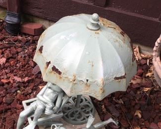 Outdoor Garden Sculpture, Stone Garden Figures; Frogs under Umbrella