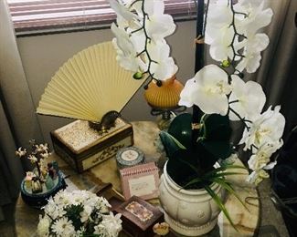Onyx Table with MCM Base, Orchid, Capodimonte, Flowers, Music Boxes