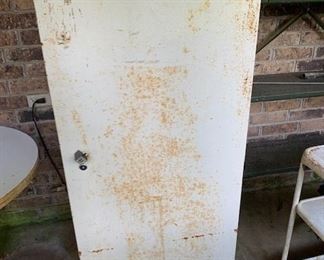 Working condition. Needs a handle. Clean inside