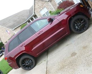 2017 Jeep Grand Cherokee Laredo 4X4 75th Anniversary Ltd. Edition...MINT Condition..Loaded!