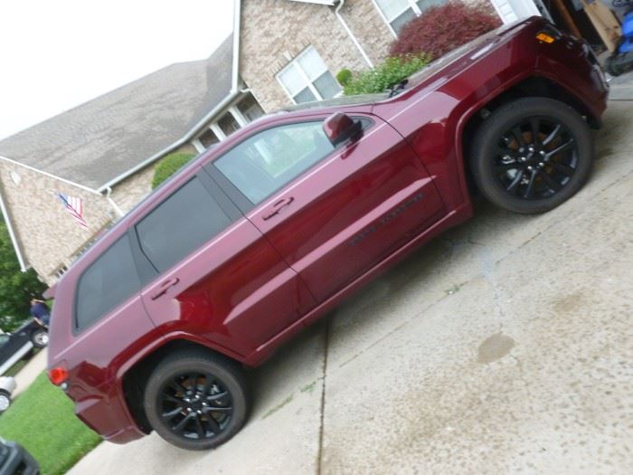 2017 Jeep Grand Cherokee Laredo 4X4 75th Anniversary Ltd. Edition...MINT Condition..Loaded!