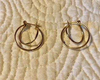 $80 14K tested delicate two circle hoop earrings 1" L 