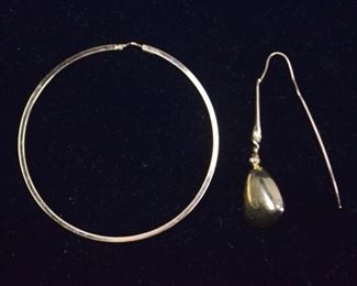 21	14k & 18k Gold	14k gold pendant, 5.6 grams; 18k gold single earring, marked 750, 2.5 grams.

