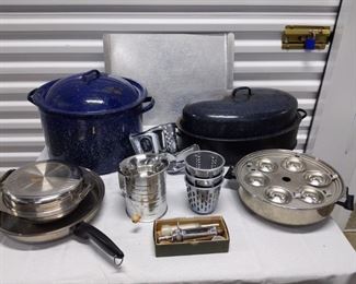 Cookware Including Savory Roaster