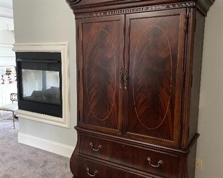 Thomasville Mahogany Flame wardrobe