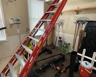Werner 12 foot Fiberglass Ladder 300 lb