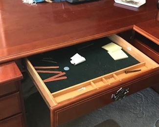 Desk drawer with felt