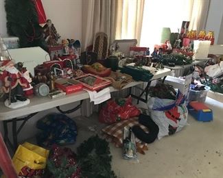 Lots of nice Christmas items
