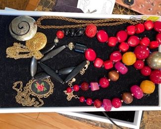 100’s of costume jewelry pieces, some new with tags.