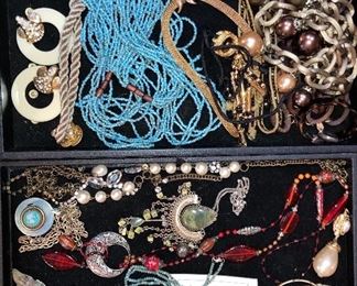 100’s of costume jewelry pieces, some new with tags.