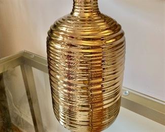 $40 - Vase decor. 11"H 