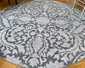 $120 - Contemporary round rug - 94" Diameter 