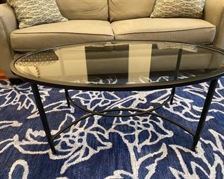 Glass top coffee table 44"x24.5" No scratches. Like new condition