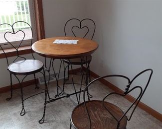 Ice cream table with chairs
