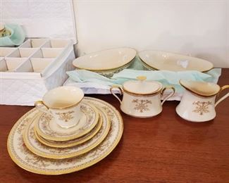 Lenox castle garden set service for 14