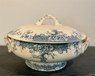 Item 98:  Vegetable tureen - Choisy le Roi:  $65