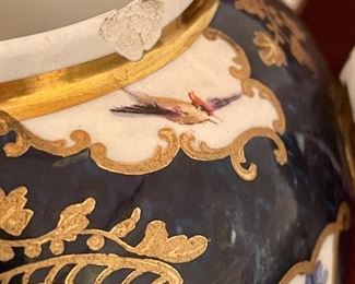 detail please note the tiny chip