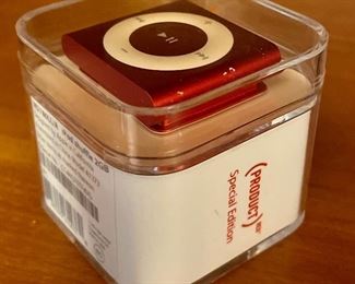 Item 220:  iPod Shuffle 2G (NIB): $10