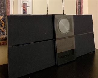 Item 277:  Bang & Olufsen Beosound 2000:  $265