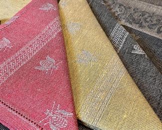 detail - shows the yellow better - and the bumblebee pattern