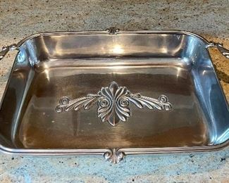 Item 327:  Lenox 3 Qt. Baker:  $32