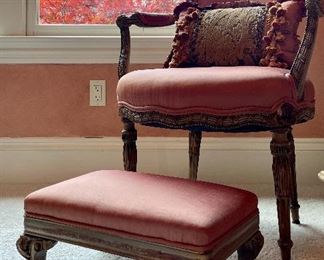 detail - here is the matching ottoman!