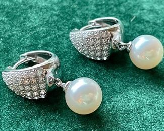 Item 487:  18K Gold, Diamonds & Pearl Earrings:  $375 