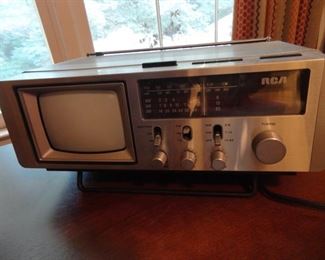 Vtg RCA Playmate 5x5 tv/radio