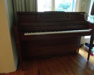 Bumble Bee will donate this to the next budding musician (you are responsible for moving)