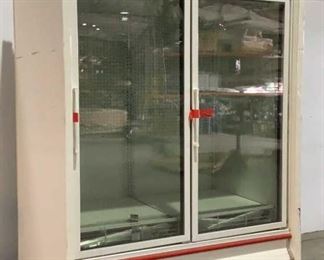 Located in: Chattanooga, TN
MFG Kysor
Model IV5V14-2UN
Ser# 0308001130
Power (V-A-W-P) 115V - 60Hz - 15/20A - 1Ph
Refrigerator Cooler
Size (WDH) 63-1/2"W x 45"D x 81"H
**Sold As Is Where Is**
Unable To Test