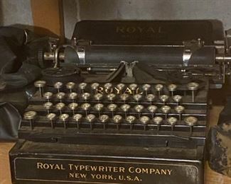 Royal Typewriter from 1910!