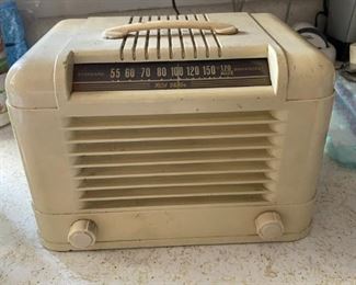 Vintage RCA Victor tube radio - still works!!!