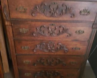 Iantique dresser
