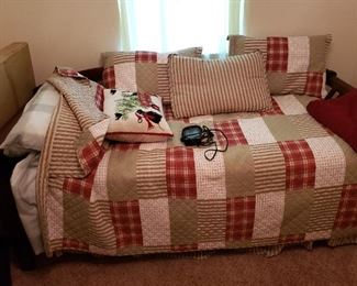 Nice Day/Trundle Bed- Nice Mattress